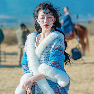 民族风斗篷毛毛披肩气质女外搭披风旅游度假斗篷外套拍照网红同款