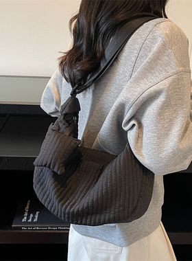 Azn新品 精致斜挎小包包百搭通勤包上课松弛感腋下托特女包10.25