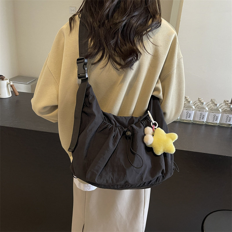 花曦新品 高级感包包女单肩斜挎包大容量托特包黑色背包小众挎包