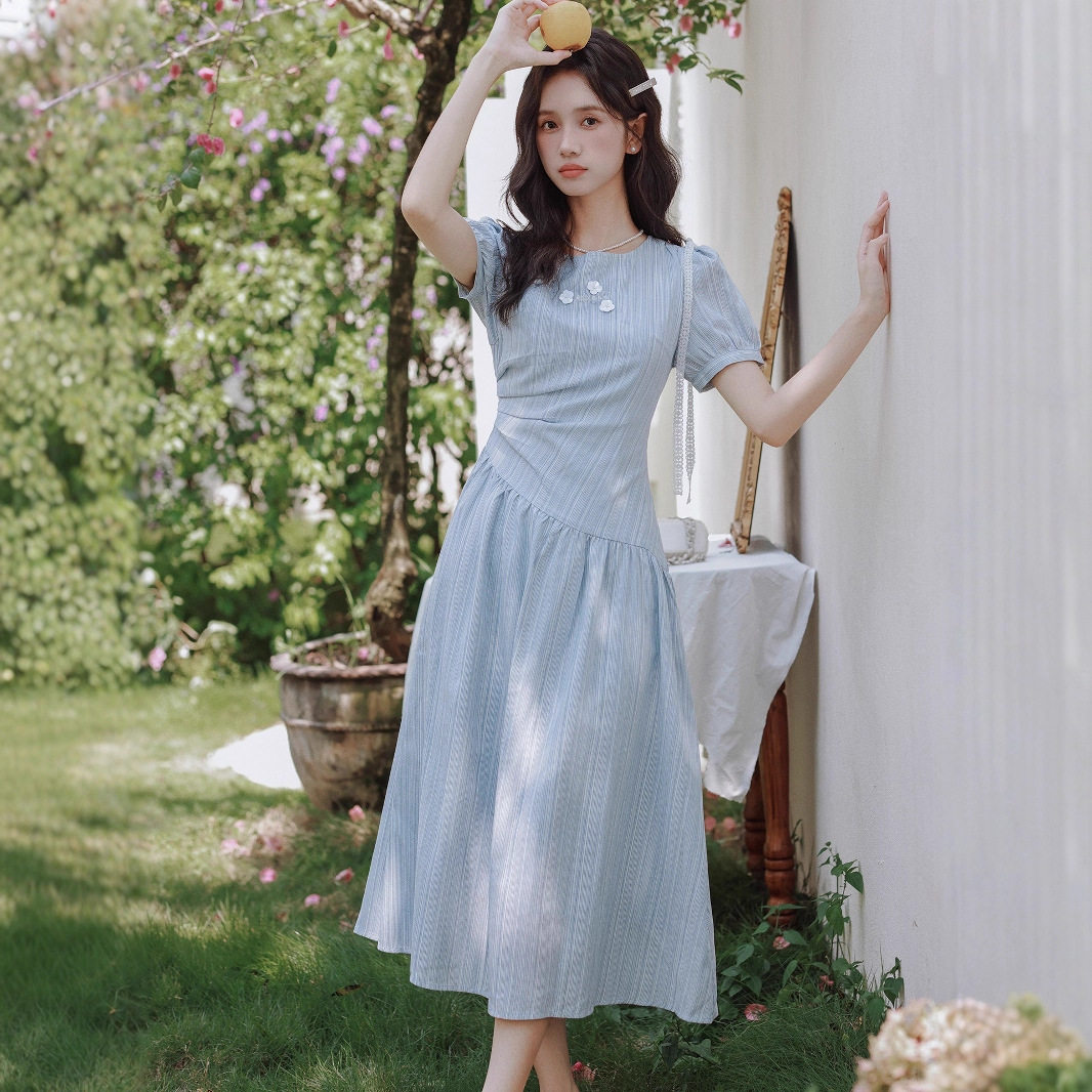 女装2026夏季十三行新款法式蓝色气质短袖连衣裙日常通勤长裙收腰