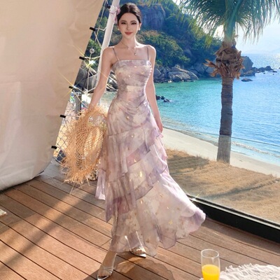 女装2026夏季十三行新款紫色印花荷叶边吊带连衣裙法式海边度假风