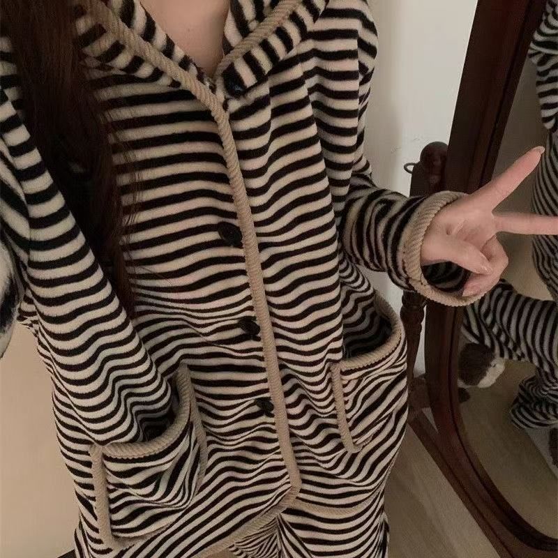 条纹连帽加绒可爱高级感