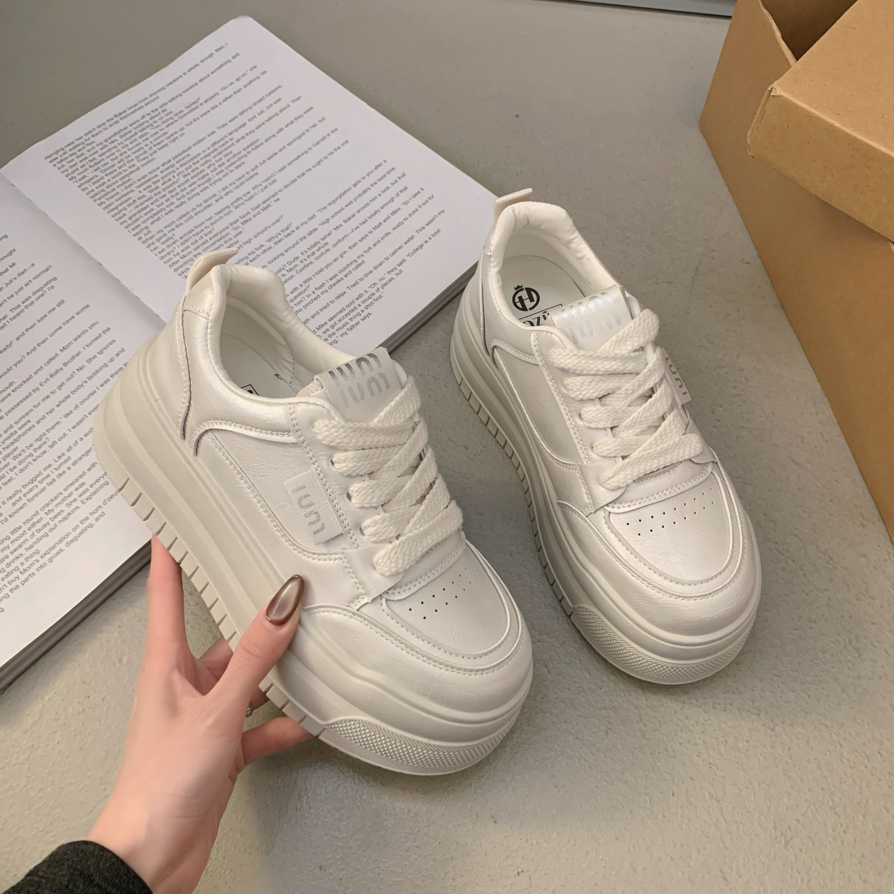 爆款百搭厚底小白鞋女春秋新款