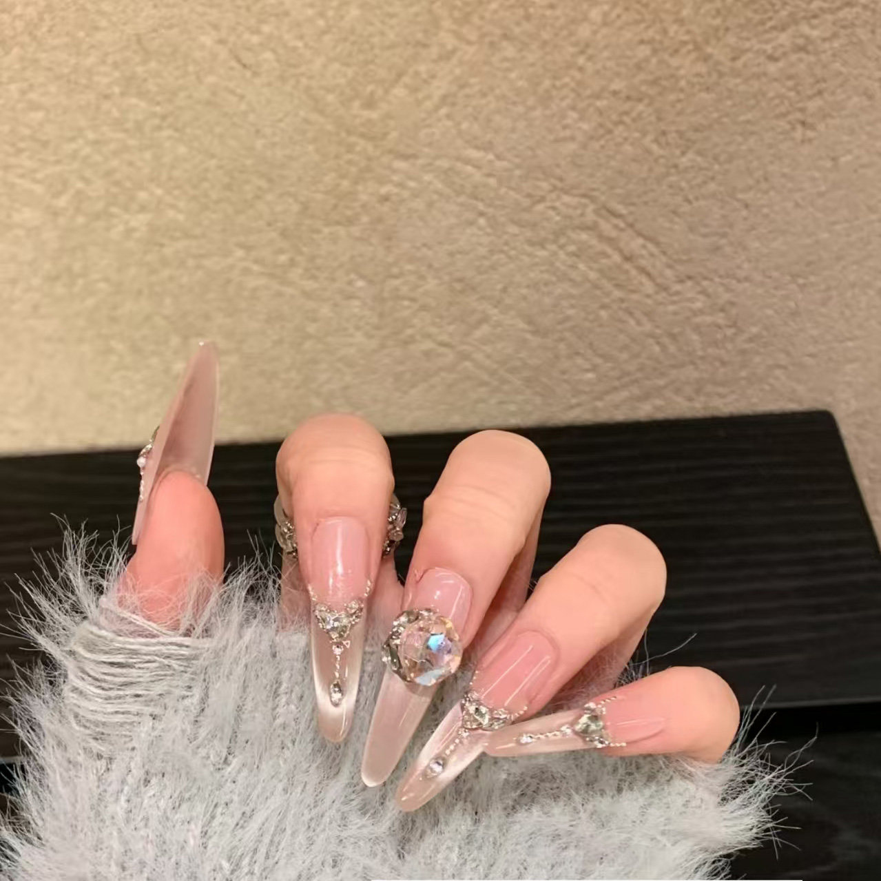 冰糖公主裸色手工穿戴甲高级感测光猫眼碎钻钢珠法式美甲片可拆卸