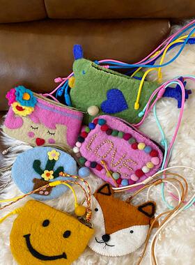 潮流斜挎包小包包纯手工羊毛毡爱心笑脸创意零钱包卡包耳机收纳包