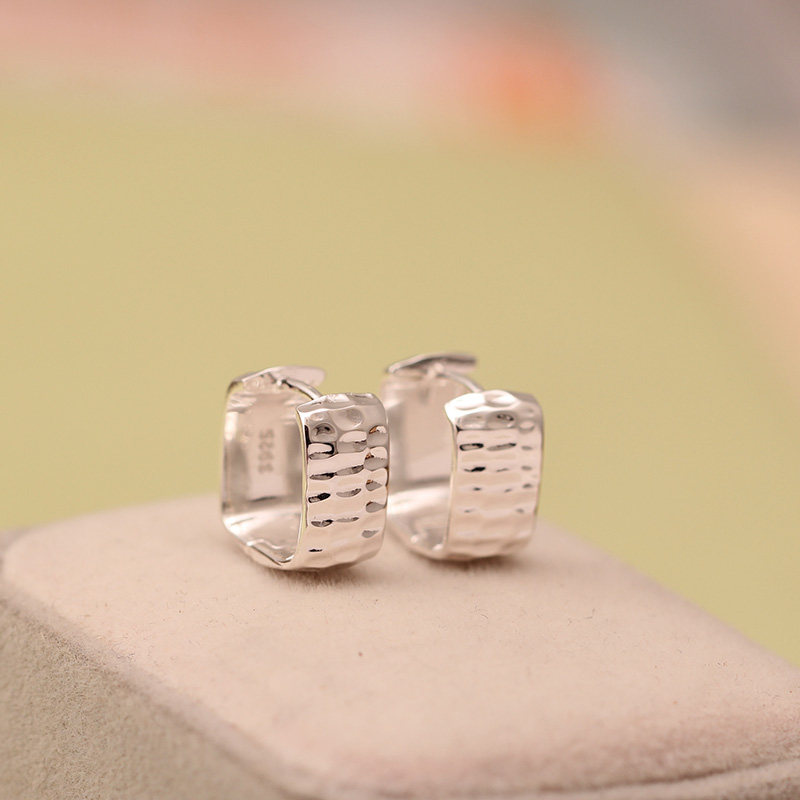 S925纯银耳扣女东大门肌理感方形锤纹耳环ins风气质款耳圈2025新,饰品/流行首饰/时尚饰品新,银饰耳饰,淘宝优惠券,粉丝福利购,淘宝优惠卷