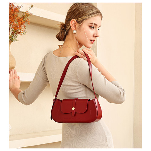 GXFMOD真皮红色法棍包2025新款