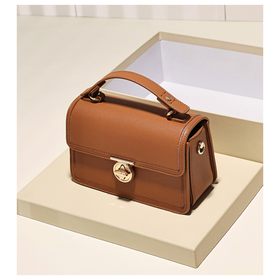 新款小众设计潮流真皮小方包女