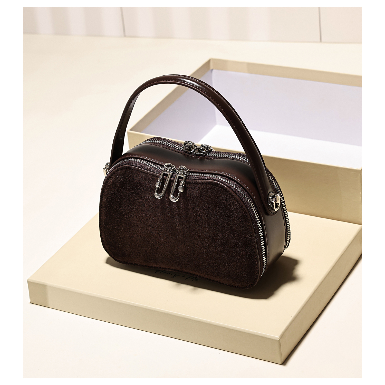 GXFMOD原创设计麂皮绒小方包女2025早秋新款复古时尚单肩包斜挎包