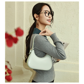 包包 流行通勤女包单肩斜挎法式 GXFMOD新品 极简真皮法棍包2026春季