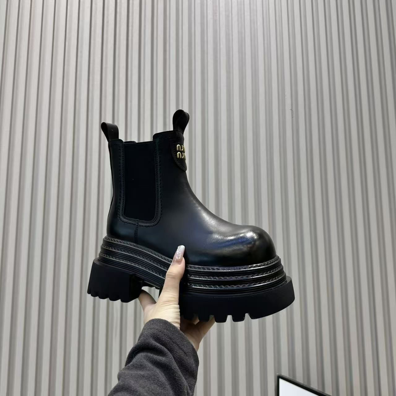 2025热门爆款推荐百搭增高显瘦马丁靴真皮一脚蹬烟筒靴厚底松糕鞋