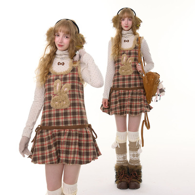 ziziFei秋冬美式设计感红棕色格纹毛绒兔子兜兜下摆背心连衣裙女