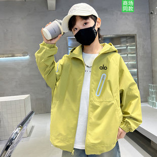 官网奥莱男童春秋装外套2026新款冲锋衣中大童连帽洋气户外夹克服