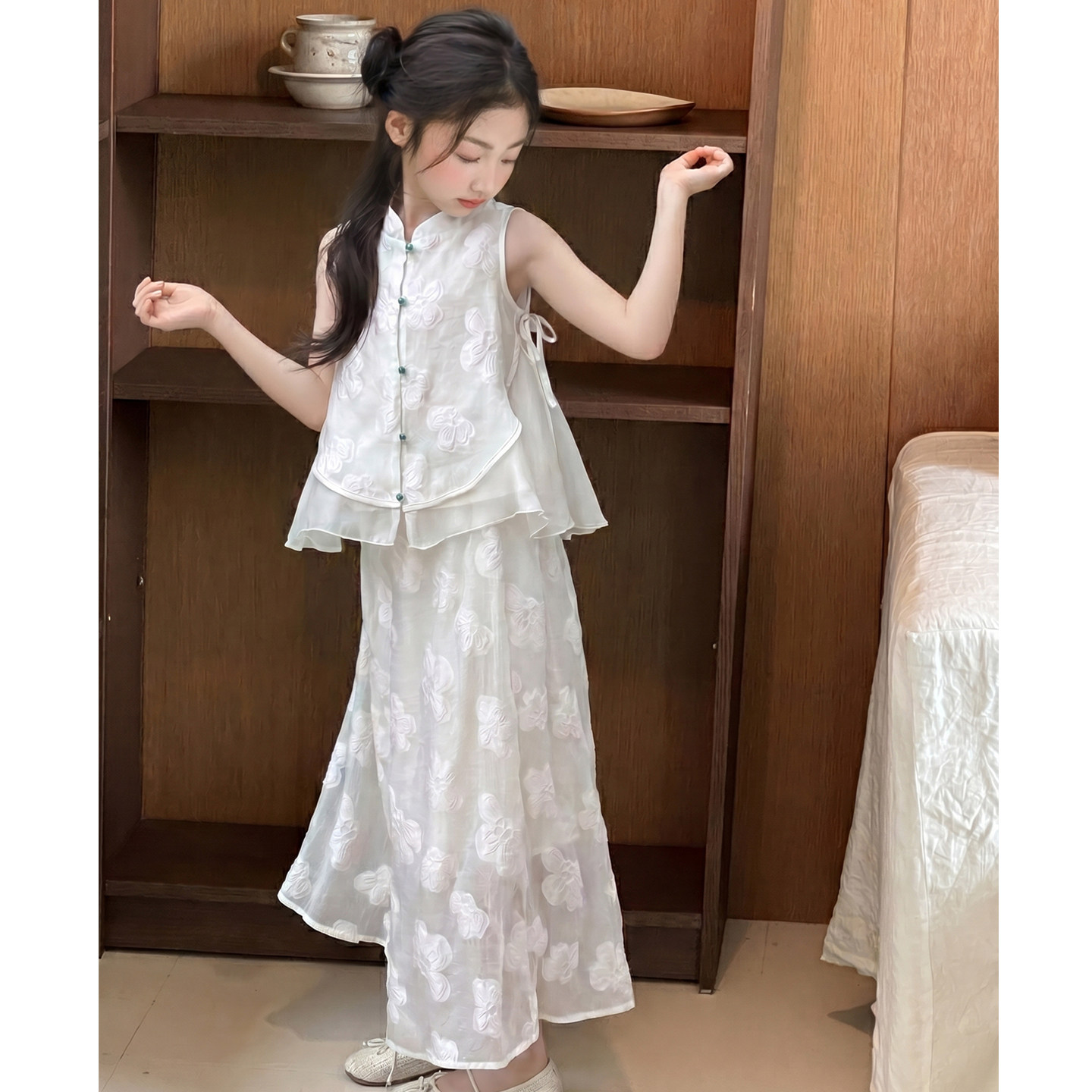 女童夏季新中式套装2026新款大童夏装薄款汉服背心上衣裤子两件套图片