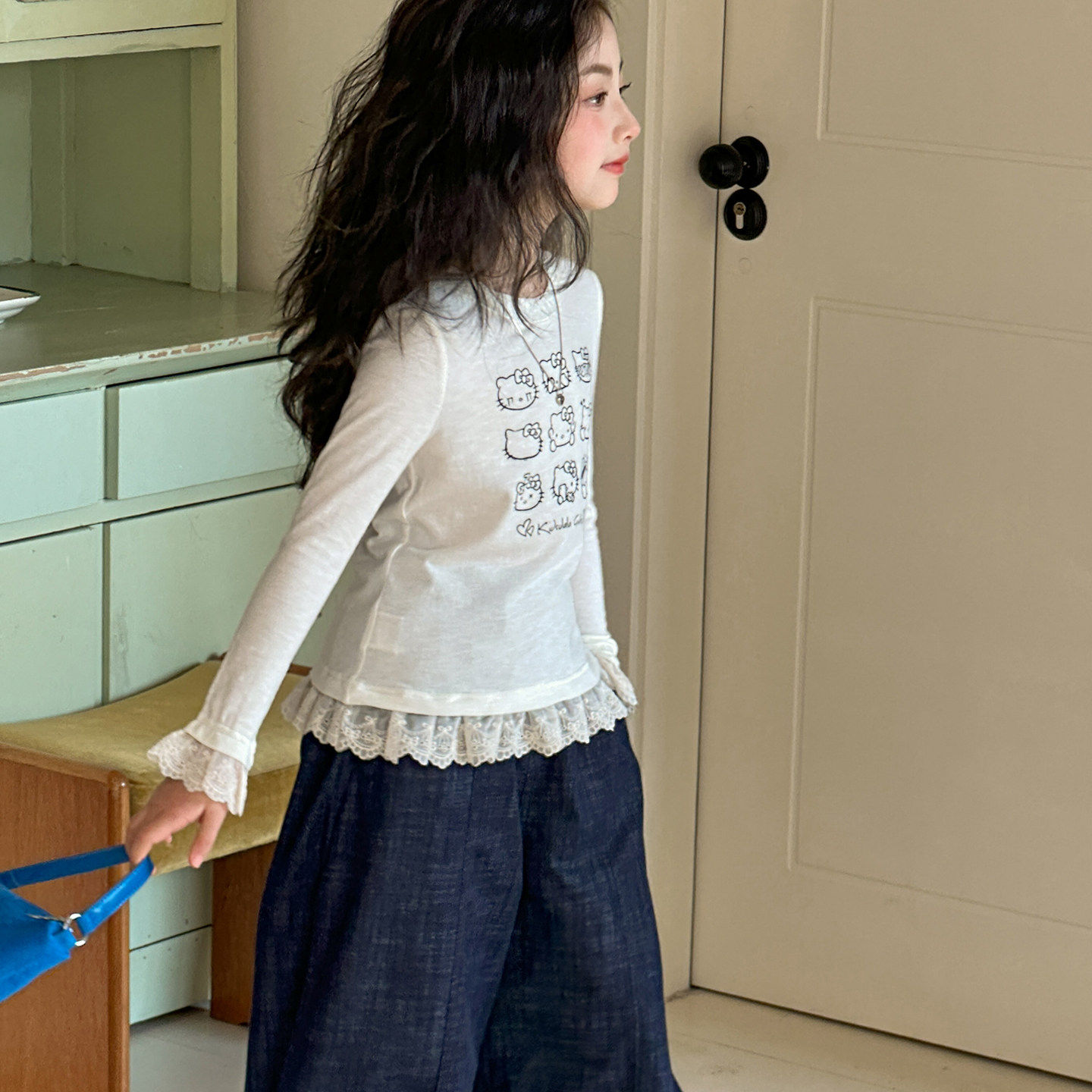 女童长袖T恤春秋款2026新款初中生春季打底衫女孩木耳边卡通上衣