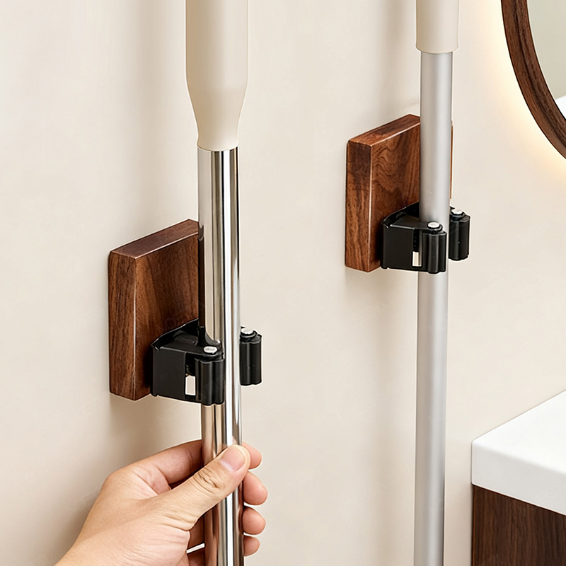 胡桃木拖把架免打孔拖把挂钩家用卫生间壁挂式拖把夹固定收纳挂架
