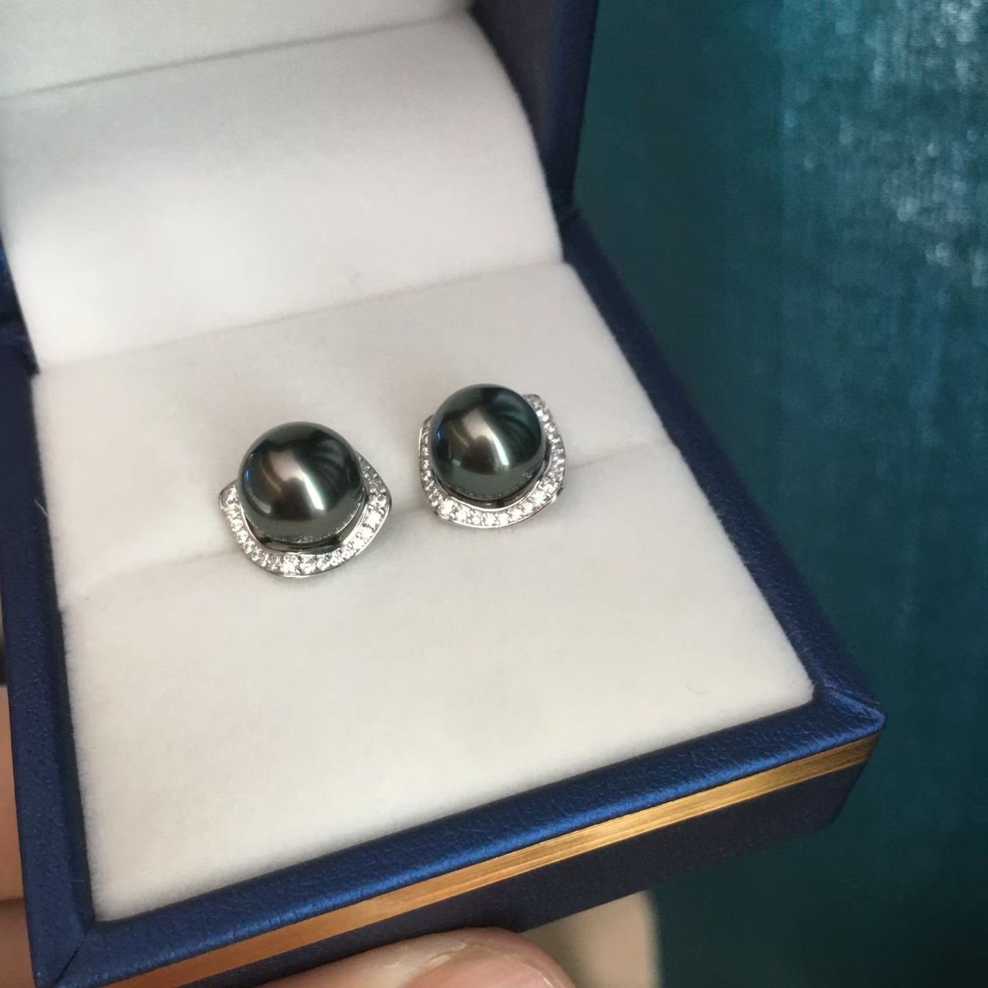 9-10毫米大溪地黑珍珠耳钉,强光正圆,完美无瑕墨绿色s925银镶嵌