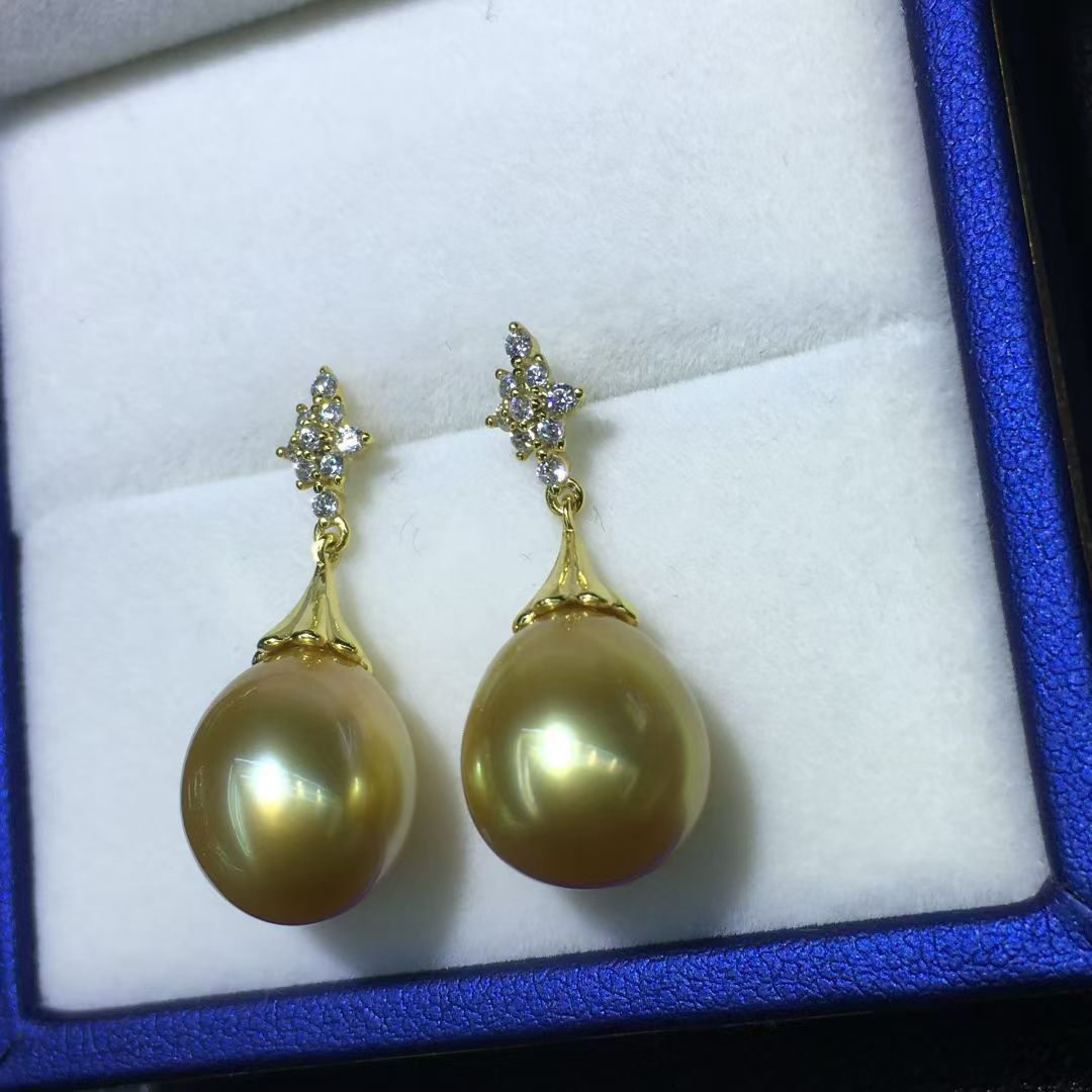 南洋天然浓金珠耳钉，超强珠光水滴形，极微瑕，s925银镶嵌特