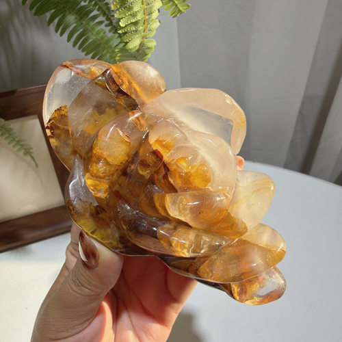 天然黄胶花水晶玫瑰花雕刻件摆件129*72*44mm，重：372.4g，102号