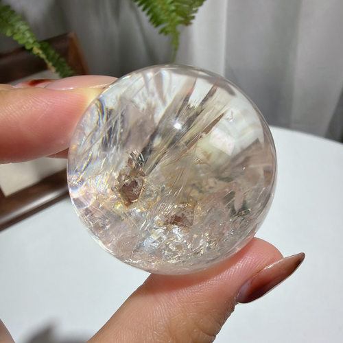 （铜矿）爆彩天然透粉阿塞水晶球摆件：4.05cm，重：91.5g，415号