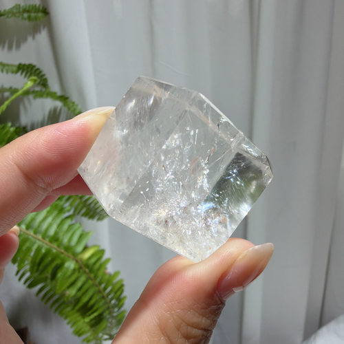 天然喜马白阿塞彩虹方糖透体水晶摆件2.9cm，重：65g，355号