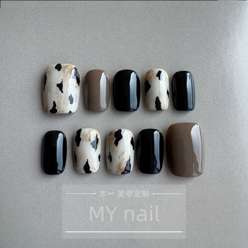 实拍纯手工穿戴甲小红书同款秋冬奶牛纹黑色灰咖短款美甲贴片