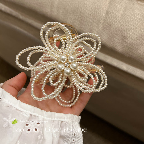 气质珍珠花朵抓夹女夏高级感后脑勺半扎发鲨鱼夹独特漂亮发夹头饰