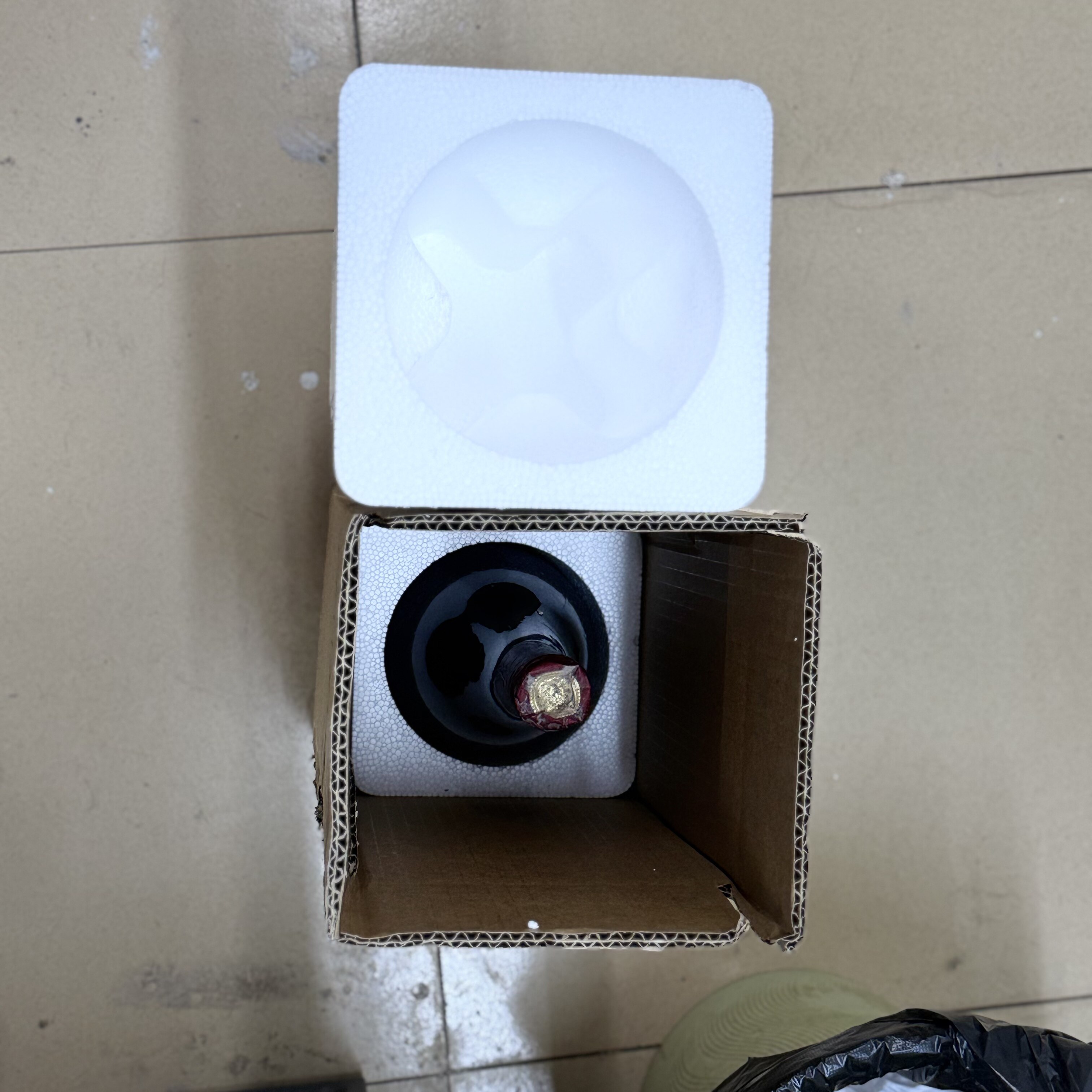 红酒快递泡沫箱物流泡沫箱防碎泡沫箱6只红酒泡沫宽10直径11厘米