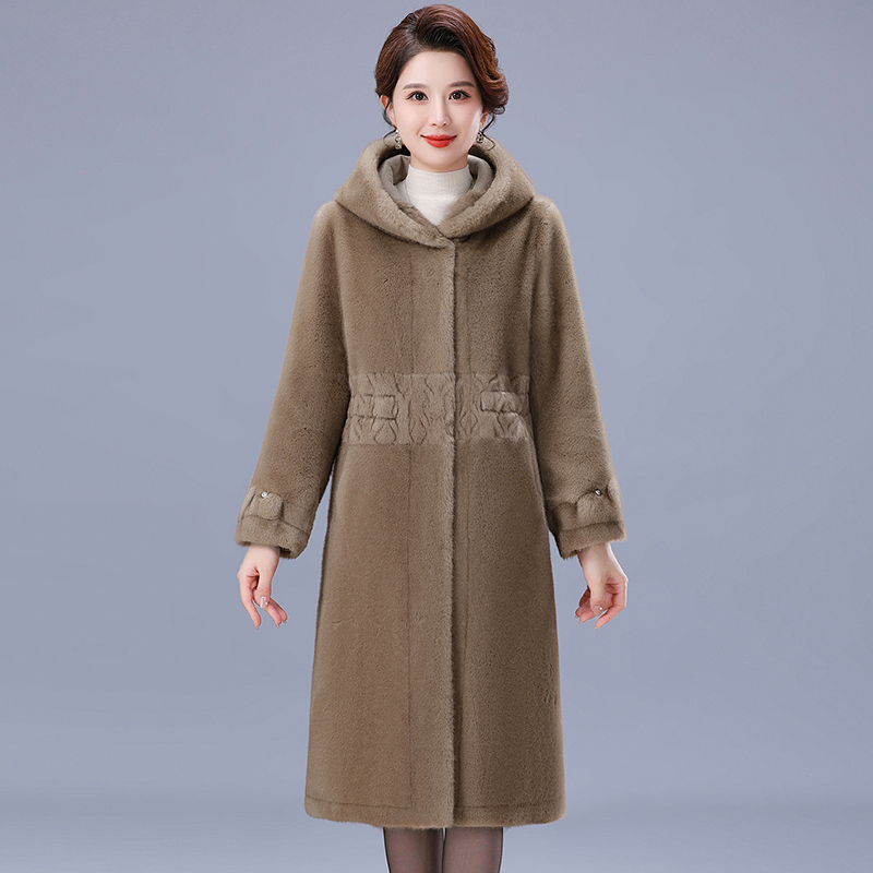 中老年女装新款皮毛一体外套妈妈冬装加厚保暖仿貂绒连帽皮草大衣