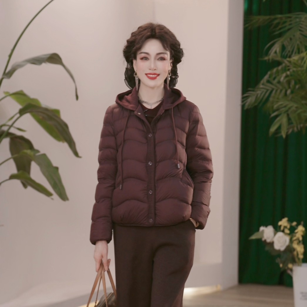 2025新款妈妈装冬装白鸭绒羽绒服中老年时尚洋气保暖冬季连帽外套