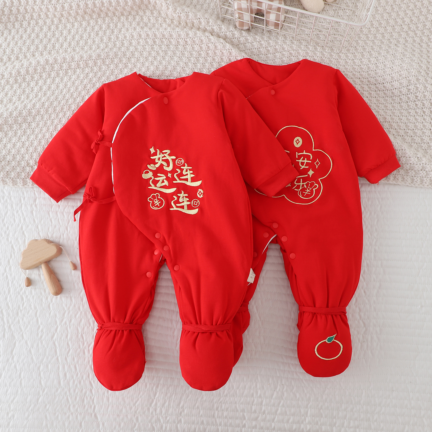 新生儿夹棉保暖连体衣秋冬满月宴