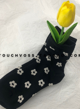 TOUCHVOISS立体植绒小花7色毛绒可爱基础款新女中筒袜花花棉袜子
