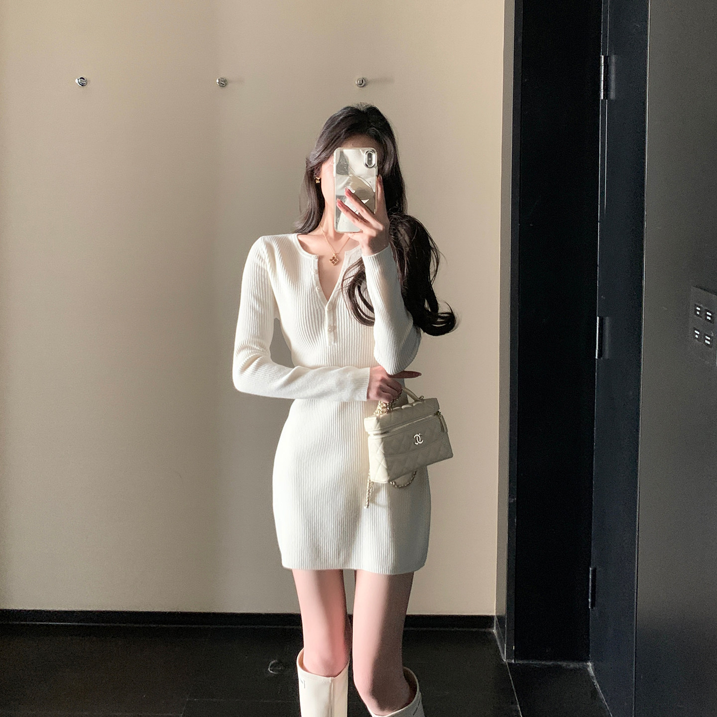 ByYou春季新款白色长袖V领羊毛针织连衣裙包臀短款收腰内搭打底裙图片
