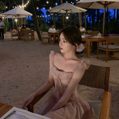 ByYou 2025新款法式小飞袖粉色吊带连衣裙高级感收腰显瘦仙女短裙