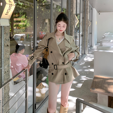 ByYou 秋季新款英伦风卡其色风衣外套女短款双排扣小个子收腰大衣