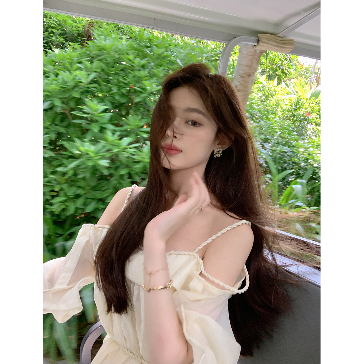 ByYou 夏季新款法式杏白色一字肩天丝吊带连衣裙气质收腰仙女长裙