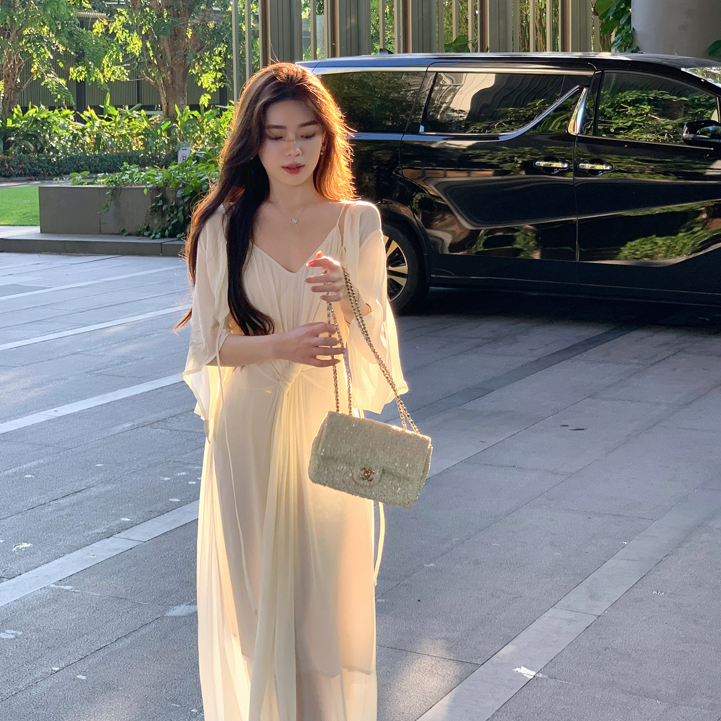 ByYou米色大裙摆v领长款吊带连衣裙套装女夏荷叶袖披肩外套两件套