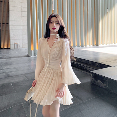 ByYou 夏季新款v领喇叭袖压皱雪纺连衣裙短款收腰显瘦百褶仙女裙