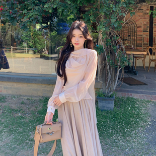 杏色荡领灯笼袖 新款 冬季 上衣 女内搭短款 轻透薄纱打底衫 衬衫 ByYou