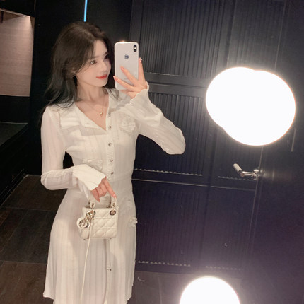 ByYou 冬季新款喇叭袖白色羊毛镂空针织连衣裙短款修身收腰包臀裙