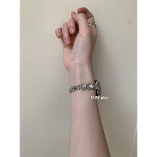 花朵拉丝质感适用于苹果iwatchs11女表带applewatchs10 play