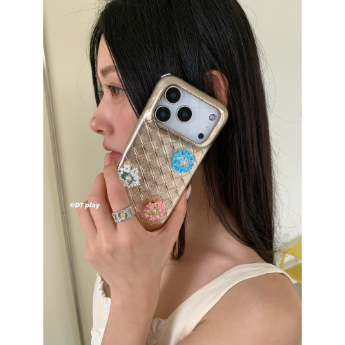 DT play 曼妙珠珠花朵金色编织氛围感韩国ins博主小众设计适用于iphone17promax/16/15苹果14/13手机壳保护套