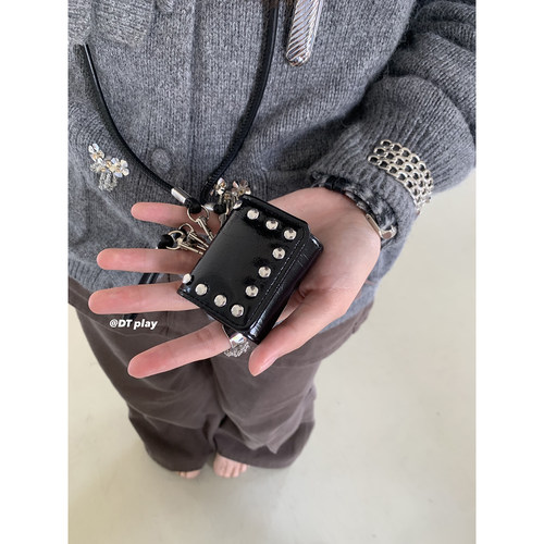 DT play 小众设计黑色金属铆钉ins风韩国少女适用于苹果 Airpods4代无线蓝牙耳机保护套3Pro软AirpodsPro2代