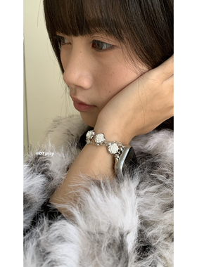 DT play 白色山茶适用于苹果iwatchsS11/S10表带applewatchs9/s8