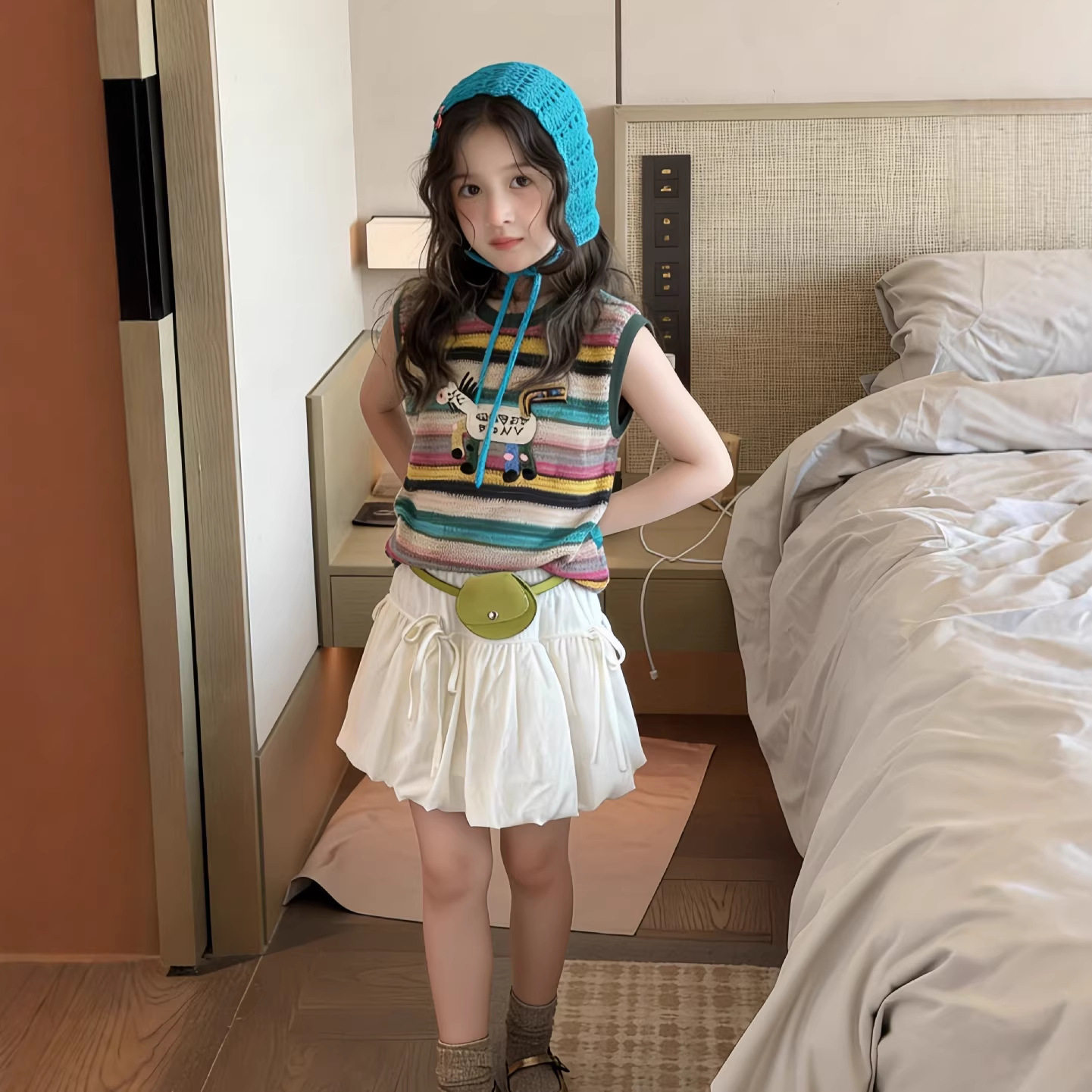女童夏季套装2026新款彩色条纹无袖针织上衣白色花苞半身裙中大童