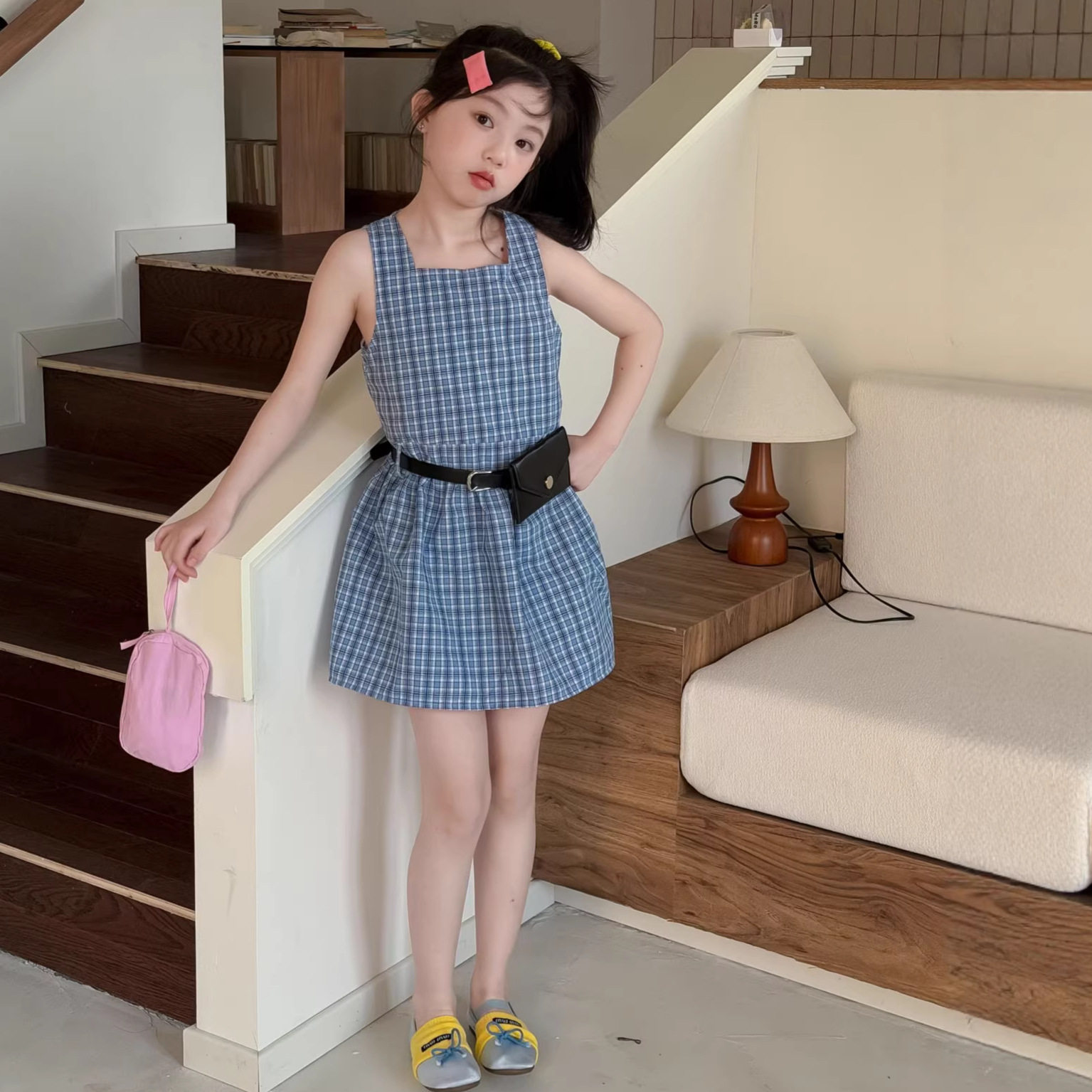 女童蓝格子无袖收腰连衣裙2026夏儿童韩系学院风背心裙（送皮带）