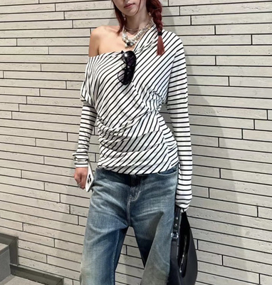 RARELY 不对称剪裁露肩羊毛针织上衣 白底黑条/黑底白条