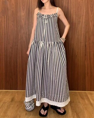 蕾丝绣花风琴大摆吊带长裙