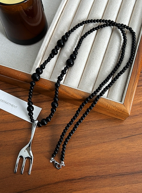 日韩品质亮面叉子项链黑玛瑙串珠小众设计高级氛围感吊坠毛衣链女