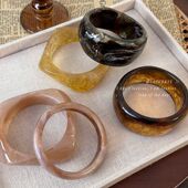 韩式 叠戴镯子高级感手饰小众设计感手环 不规则树脂素圈手镯女新款